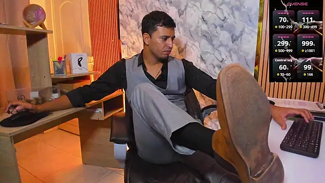 Hideintheoffice's cam snapshot