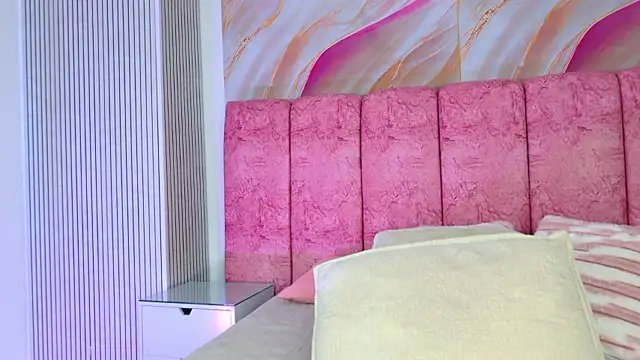 emmacurvy's cam snapshot