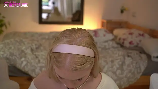 LexieLoree live sex cam