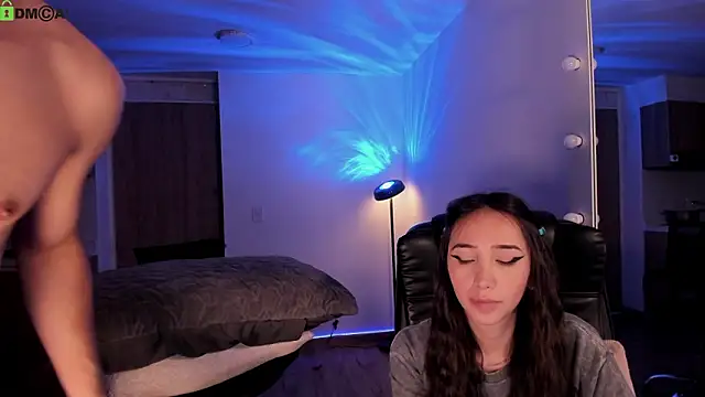 Mikeyvioleta_'s cam snapshot