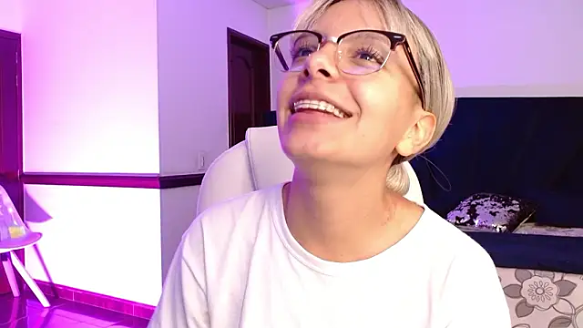 peyton_golden1's cam snapshot