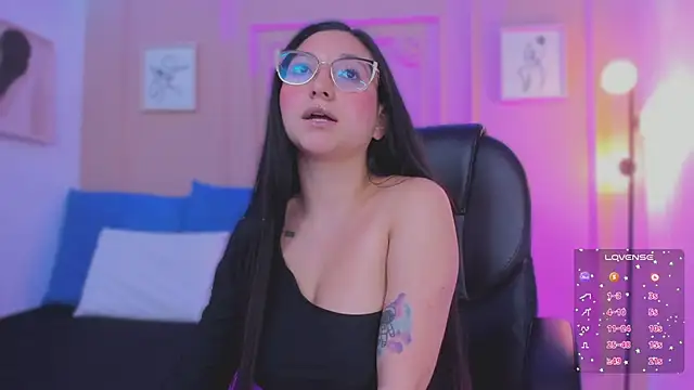 lucy_neil's cam snapshot