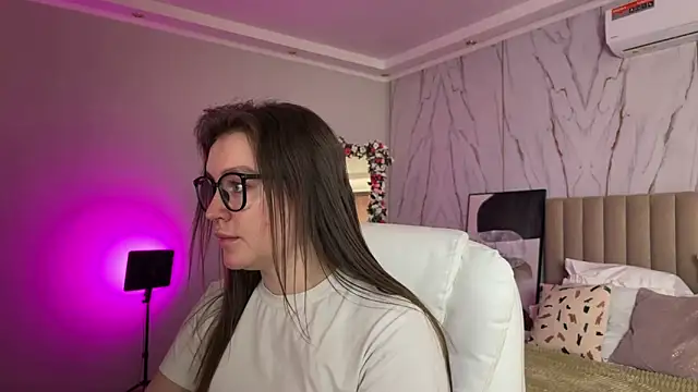 MoonlightLovee's cam snapshot