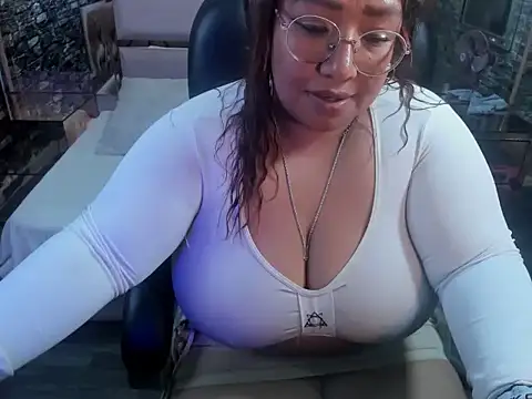 Shara_Oz's cam snapshot