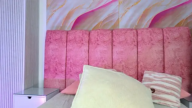 emmacurvy's cam snapshot