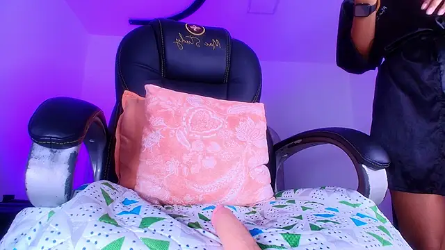 naomi_kyse's cam snapshot