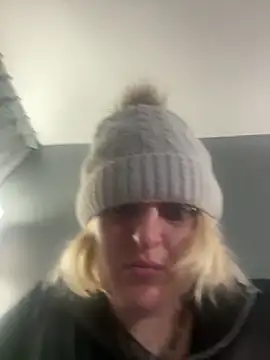 KITTYBOOBOOFUXX's cam snapshot