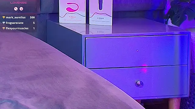 Slenna_Moon live sex cam