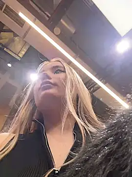 VineraSweet live sex cam