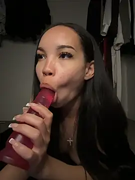 nikkiloveee live sex cam