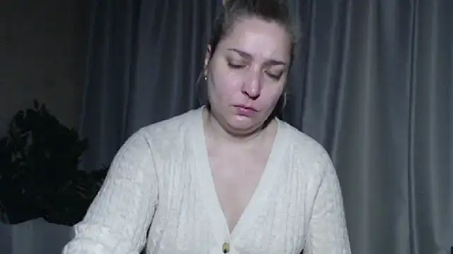 sweetpussy13's cam snapshot