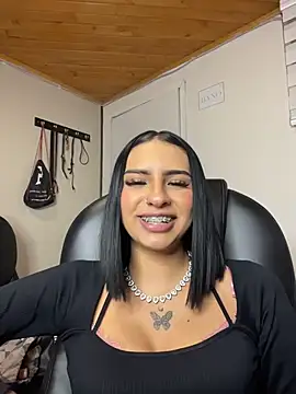 Hilary_pinkk's cam snapshot