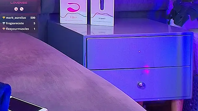 Slenna_Moon live sex cam