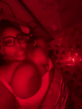 Chocolatebunnyxx96 live sex cam