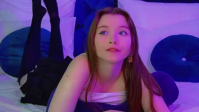 KeiraAsti live sex cam