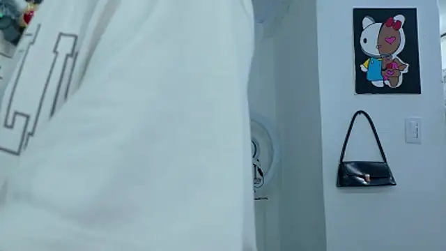 Wendy_Mills_'s cam snapshot