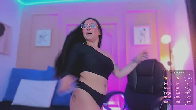 lucy_neil's cam snapshot