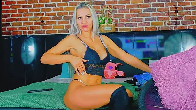 BlueEyesDesire's cam snapshot