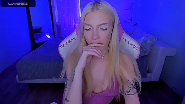 AnyaTaylor_'s cam snapshot