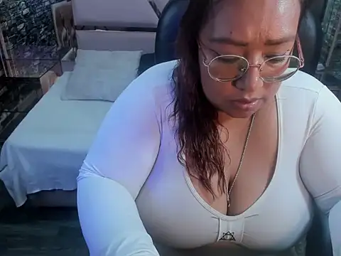 Shara_Oz's cam snapshot