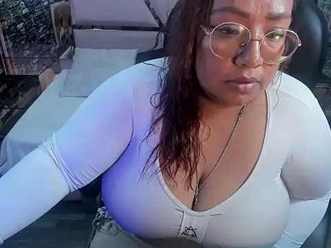 Shara_Oz's cam snapshot