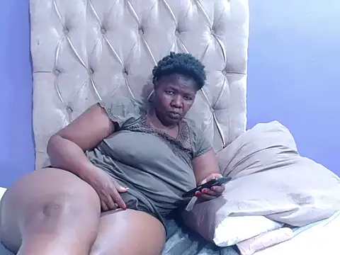 NaughtyChubbyZoe live sex cam