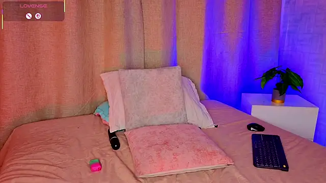 mia_bonneett's cam snapshot