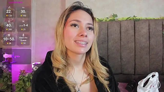 LanaMills_'s cam snapshot