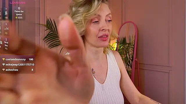 sexuallycorrecte live sex cam