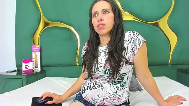 RoxanneBloom's cam snapshot