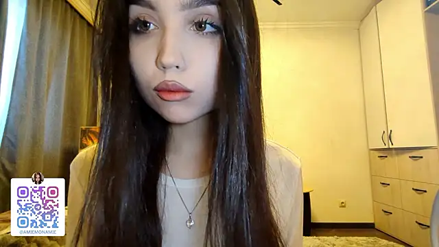 Qwami_Amie's cam snapshot