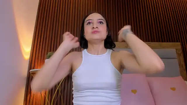 emma_hiltonn_'s cam snapshot