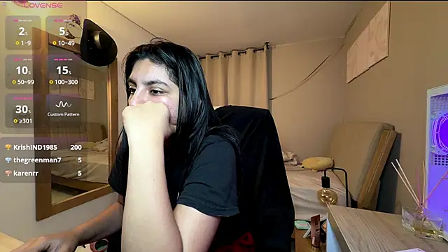 cloe_small's cam snapshot