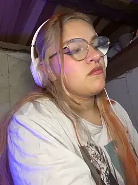 Sophia_Weest99's cam snapshot