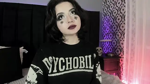 Adeelinee's cam snapshot