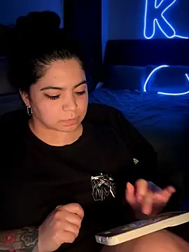 kimmiakiss22's cam snapshot