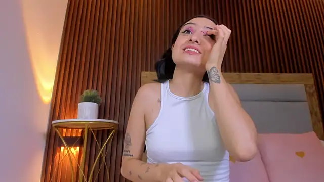 emma_hiltonn_'s cam snapshot