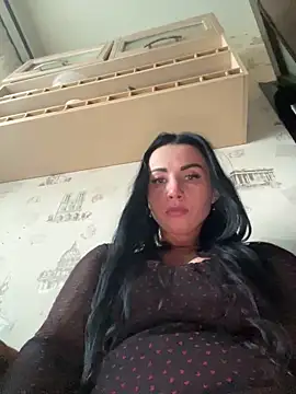 CrazzyChicks live sex cam