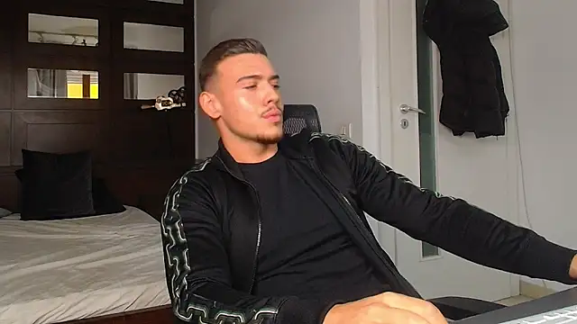 ElijahThorne's cam snapshot