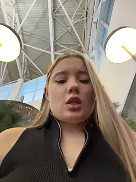 VineraSweet's cam snapshot