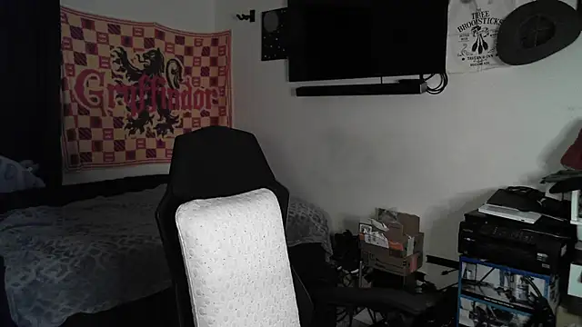 DevilPup75_'s cam snapshot