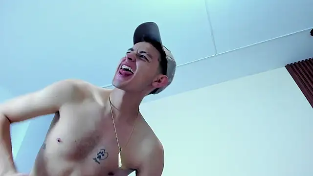 James_cute18's cam snapshot