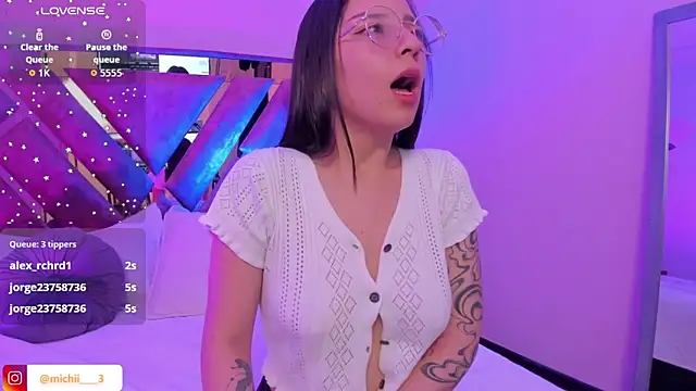 Kittyy_patitas_suaves's cam snapshot