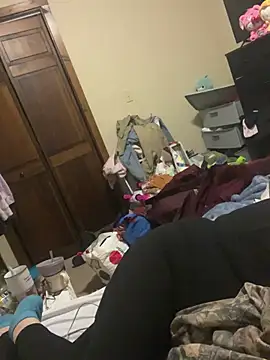 adventuresinsky's cam snapshot