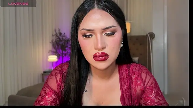 Your_Majesty_Tyra live sex cam