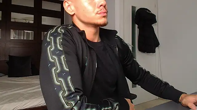 ElijahThorne live sex cam