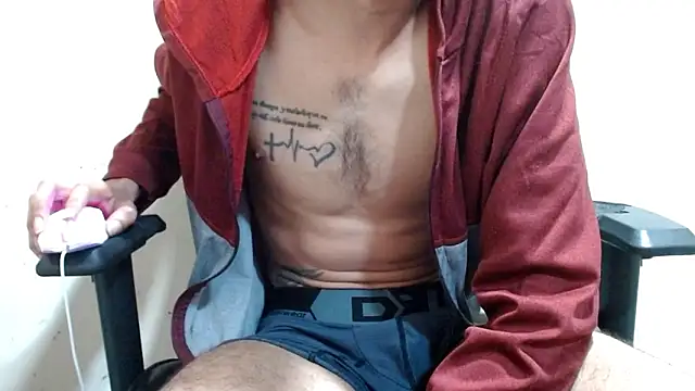 Calientes96 live sex cam