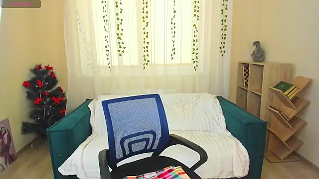 MonikaPinch_'s cam snapshot