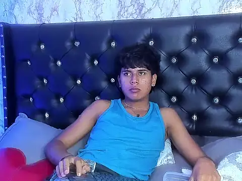 Valentino_Lane live sex cam