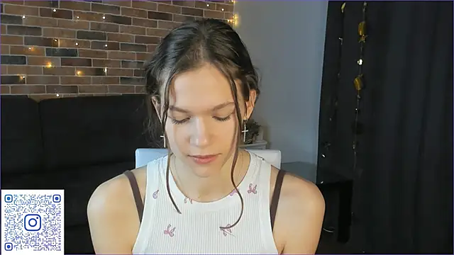 VelvetRisque live sex cam